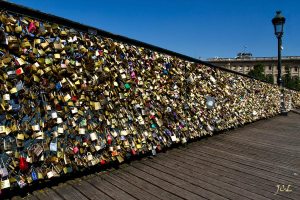 paris-cadenas-amoureux-pont-des-arts-jcl